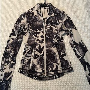 Lululemon Forme Jacket II Floral Brisk Bloom, size 2